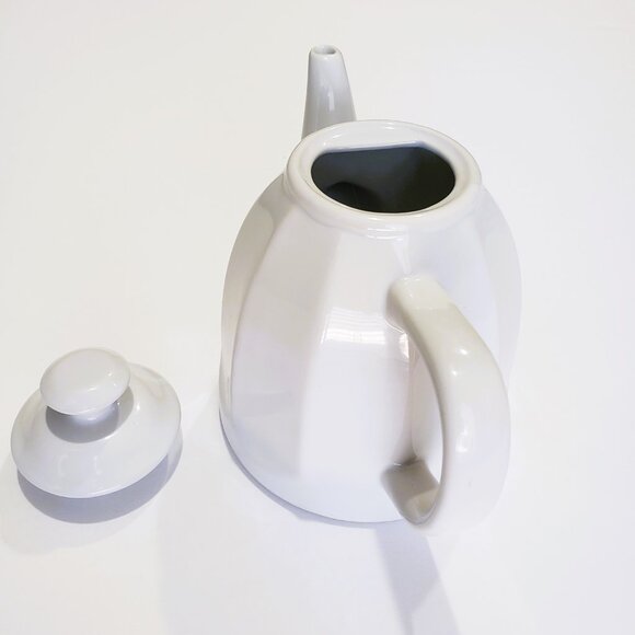 Chantal 24oz 3-Cup White Ceramic Teapot with Lid, Like New Condition - Picture 3 of 5